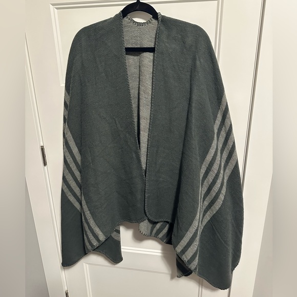 SALE 3/$15 BB Dakota reversible gray cape/shawl  with stripes - Picture 1 of 4